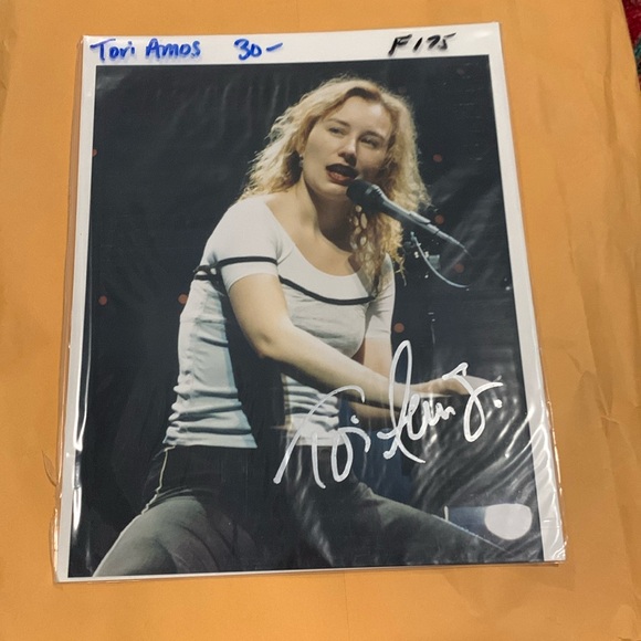 Vintage Rare find autographed Photo - Picture 1 of 5